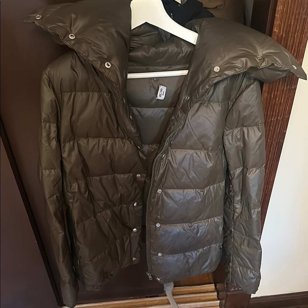 Women's Olive Puffer Jacket..